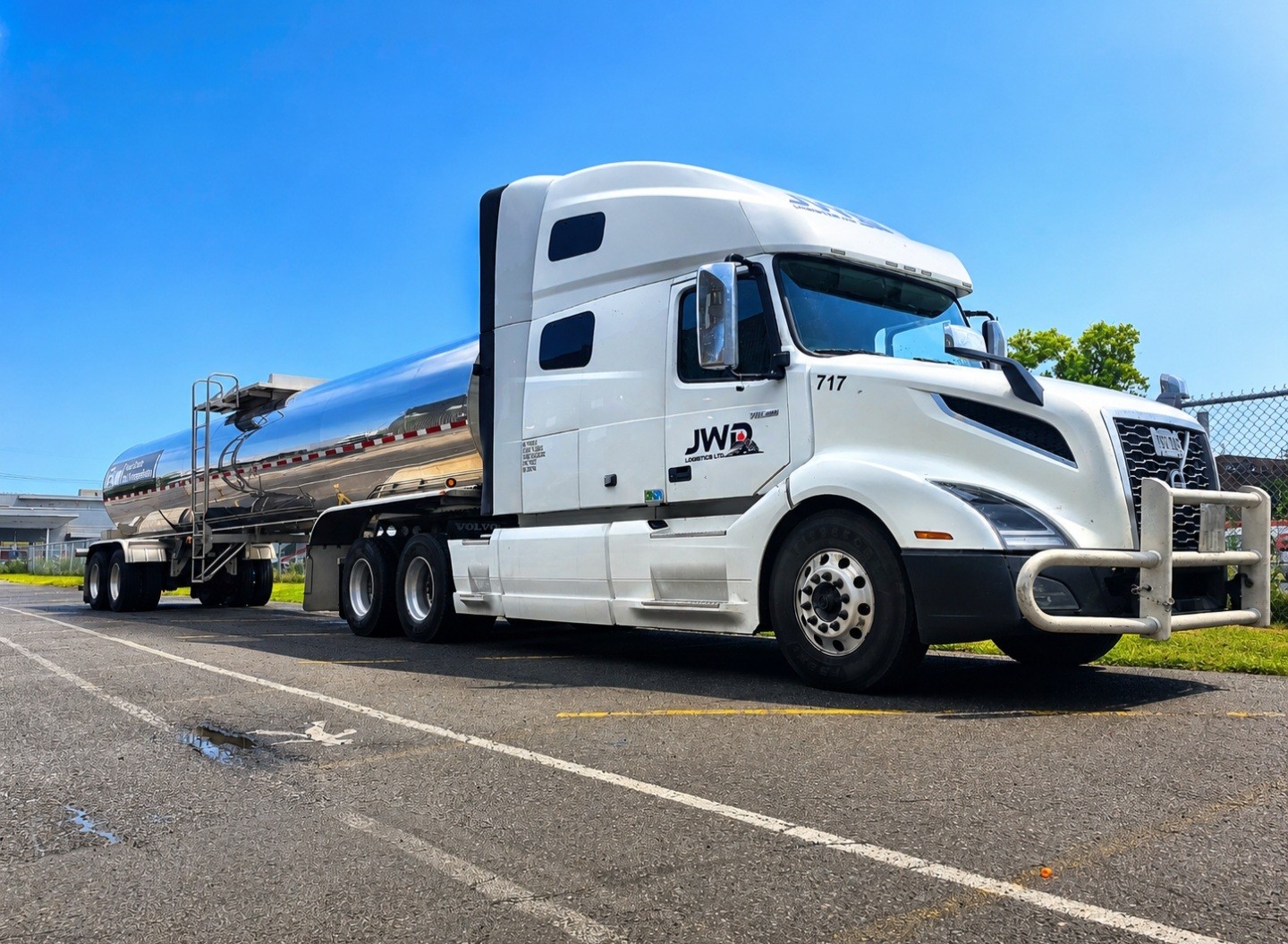 JWD Logistics tanker tractor-trailer.